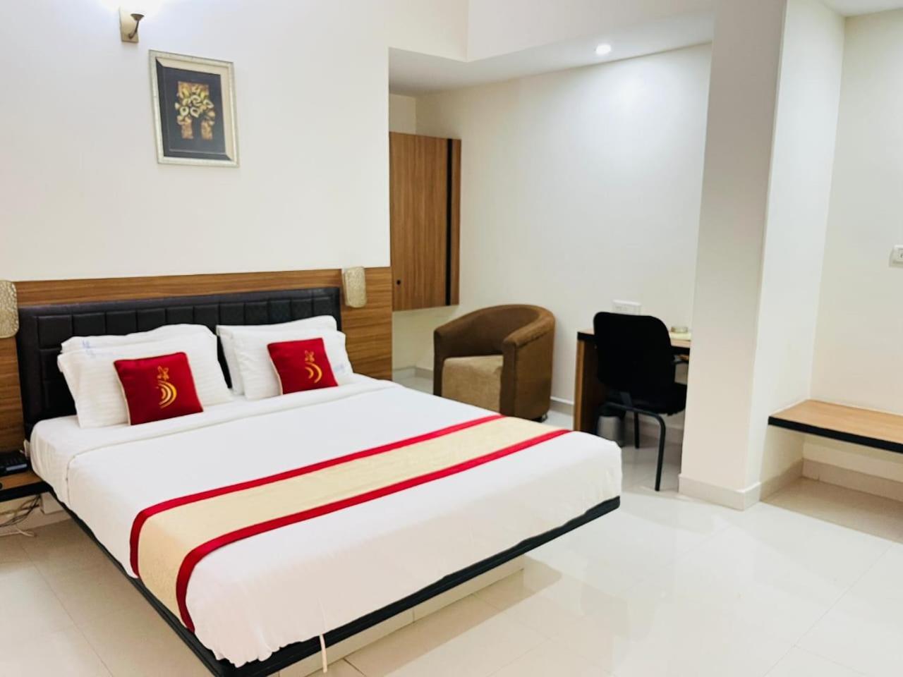 Hotel Grand Bee Bangalore Exterior foto